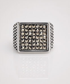 Alternatywny widok srebrny męski sygnet z markazytami