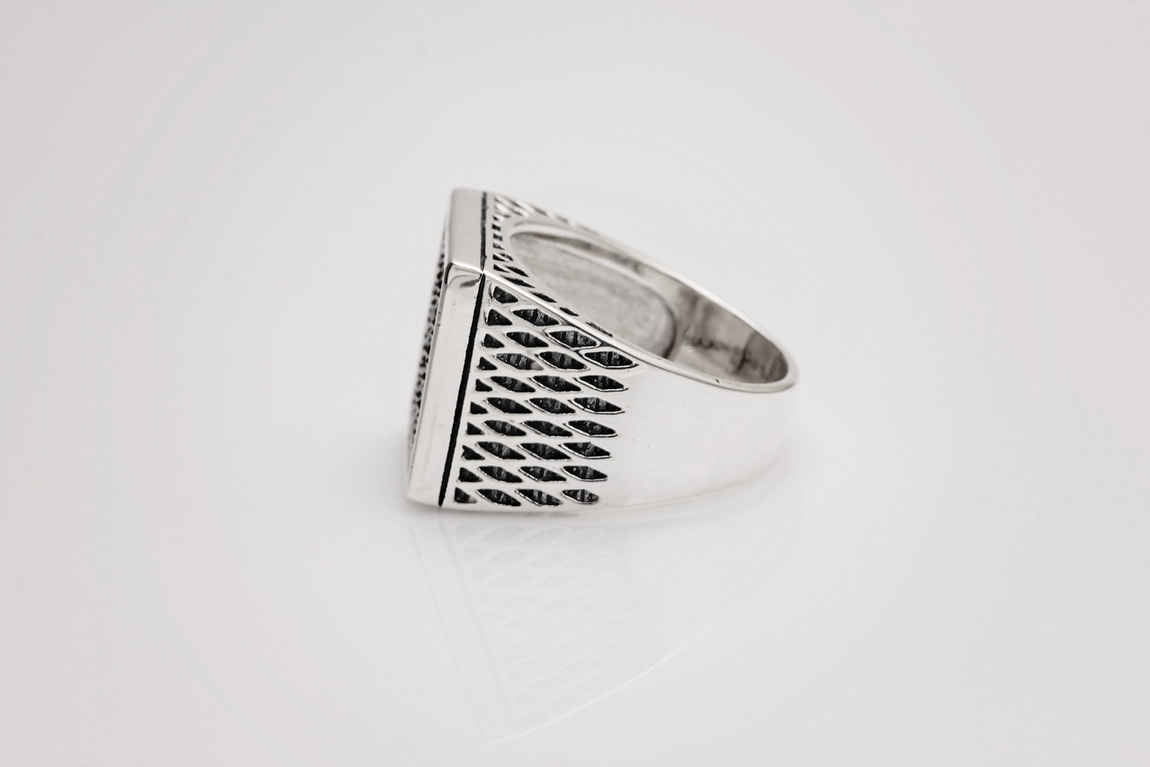 srebrny męski sygnet z markazytami - obrazek 4