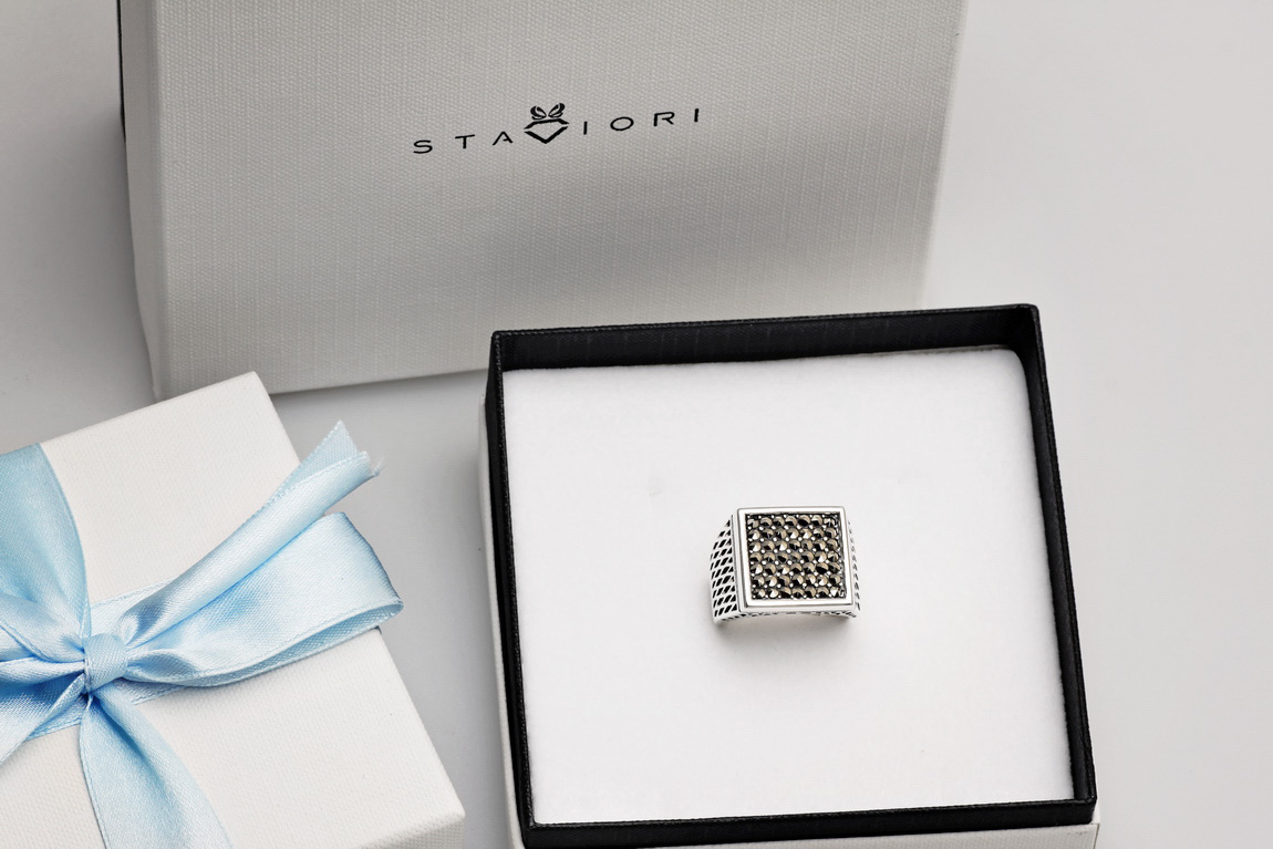 srebrny męski sygnet z markazytami - obrazek 6