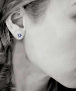 Alternatywny widok Kolczyki kwiatki z szafirami i diamentami KBD0500S