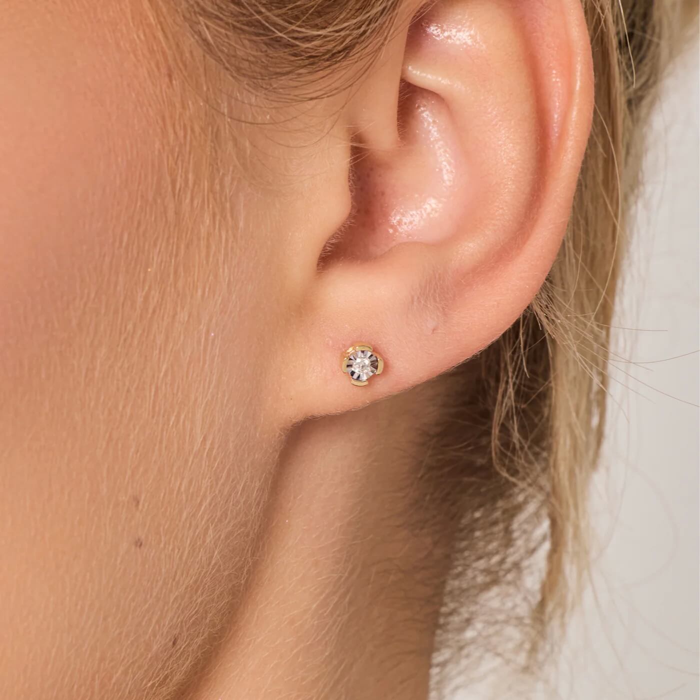 Kolczyki wkrętki z żółtego złota z diamentami - Image 4