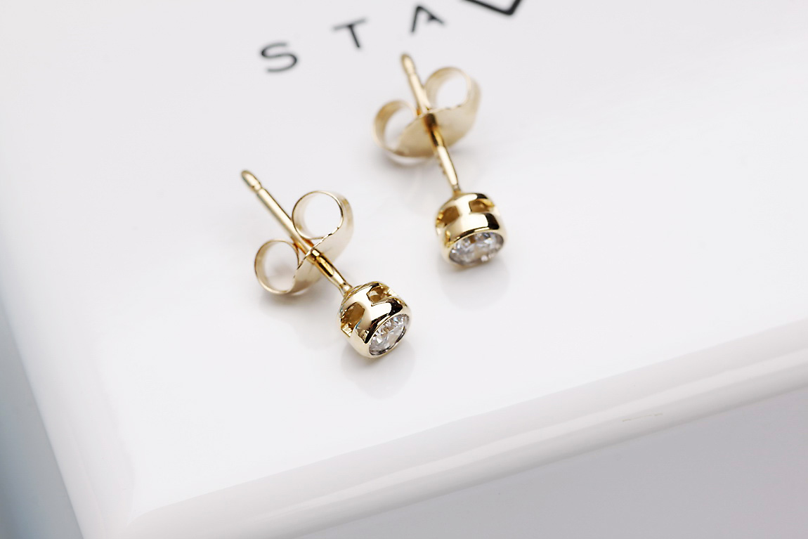 Złote kolczyki okrągłe z brylantami o masie 0,20ct – Bild 9