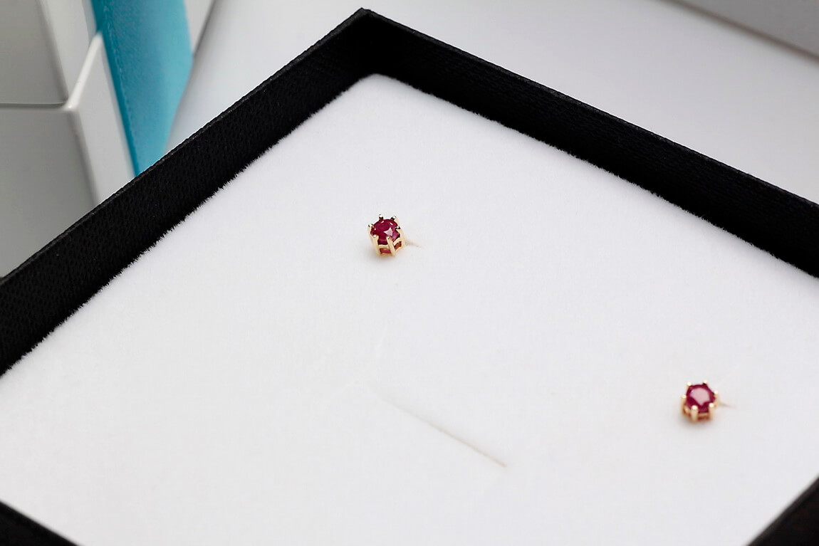 Złote kolczyki z rubinami z żółtego złota – Bild 9