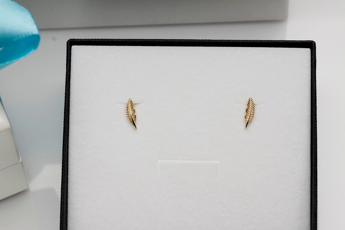 Złote kolczyki piórka na sztyfcie, próba 585 - obrazek 5