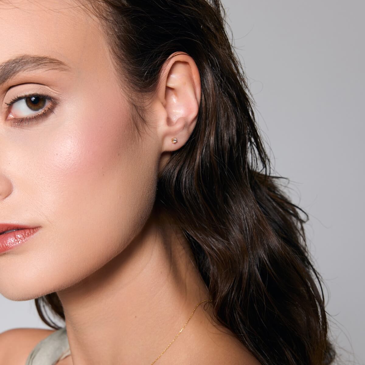 Cudne małe złote kolczyki z diamentami 0,10ct - obrazek 5