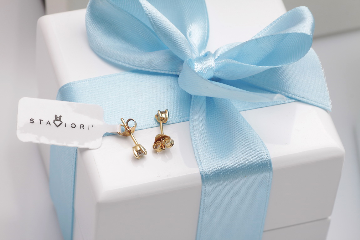 Cudne małe złote kolczyki z diamentami 0,10ct - obrazek 11