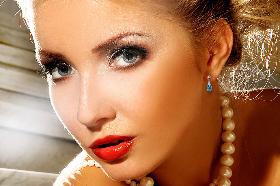 Exclusive | kolczyki łezki z żółtego złota z topazami i brylantami - obrazek 8