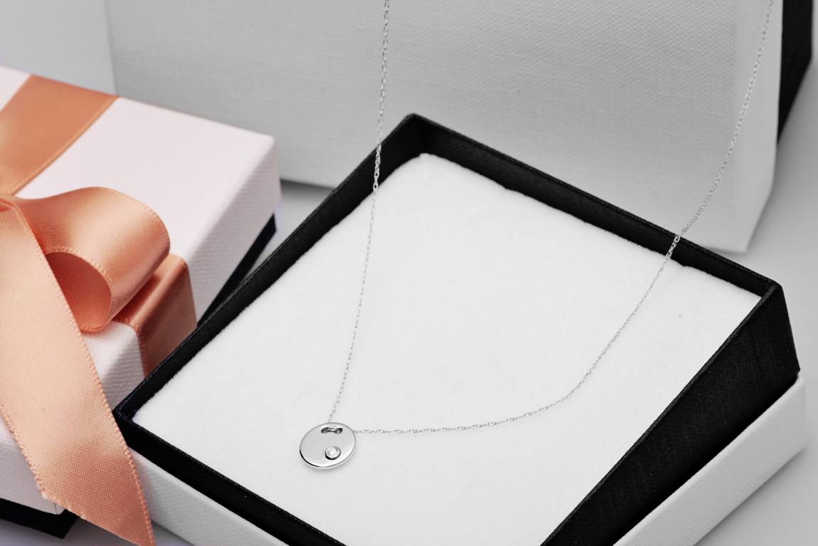 Naszyjnik z brylantem w białym złocie - obrazek 8