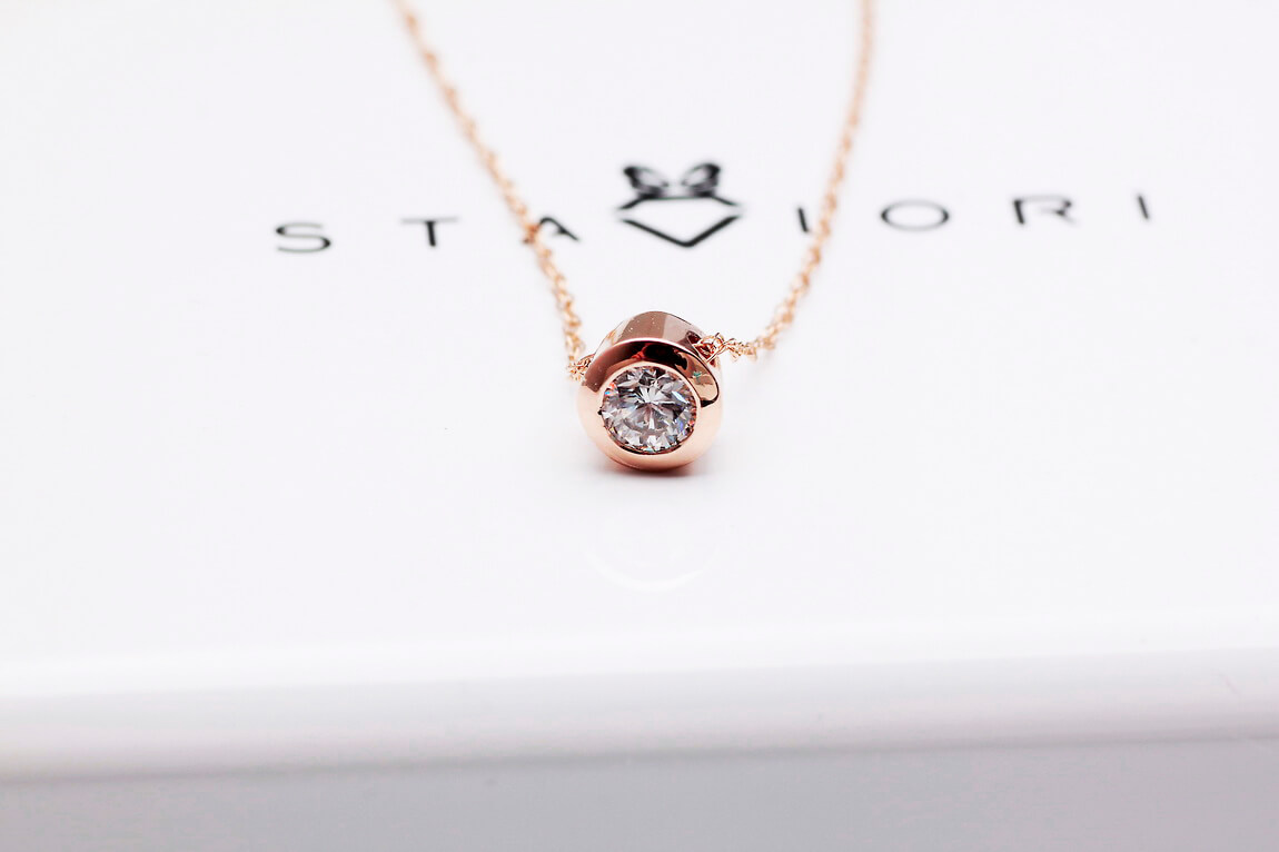 Naszyjnik celebrytka w różowym złocie z brylantem 0,15ct - obrazek 13