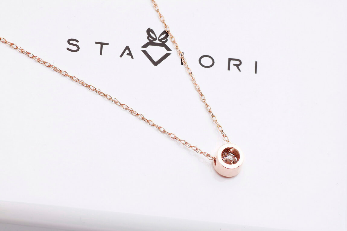 Naszyjnik celebrytka w różowym złocie z brylantem 0,15ct - obrazek 15