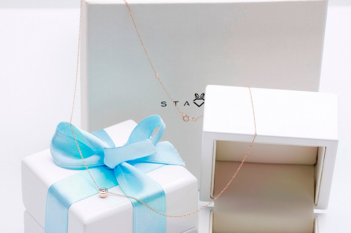 Naszyjnik celebrytka w różowym złocie z brylantem 0,15ct - obrazek 9