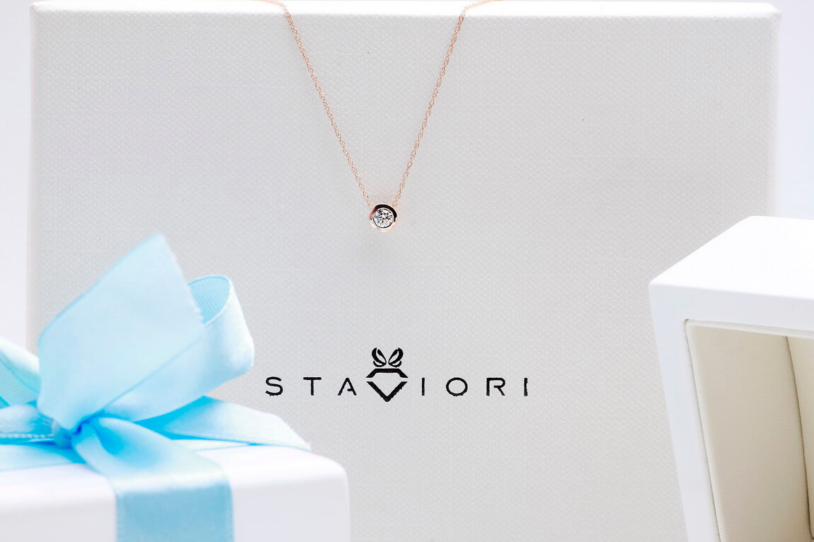 Naszyjnik celebrytka w różowym złocie z brylantem 0,15ct - obrazek 10