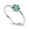 Śliczny pierścionek kwiatek ze szmaragdami i diamentem w białym złocie