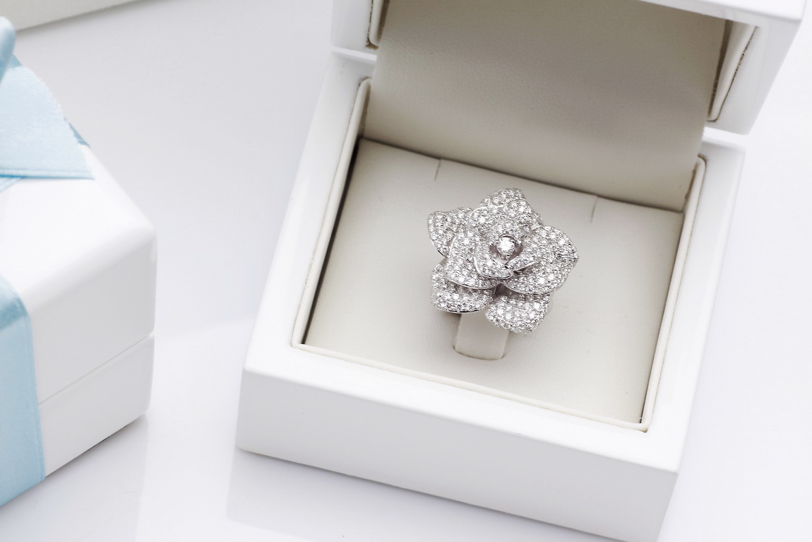 Exclusive | pierścionek z brylantami w kształcie kwiatu w 18-karatowym złocie - Image 10