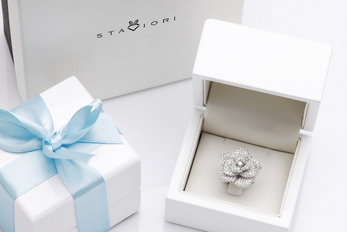 Exclusive | pierścionek z brylantami w kształcie kwiatu w 18-karatowym złocie - Image 9