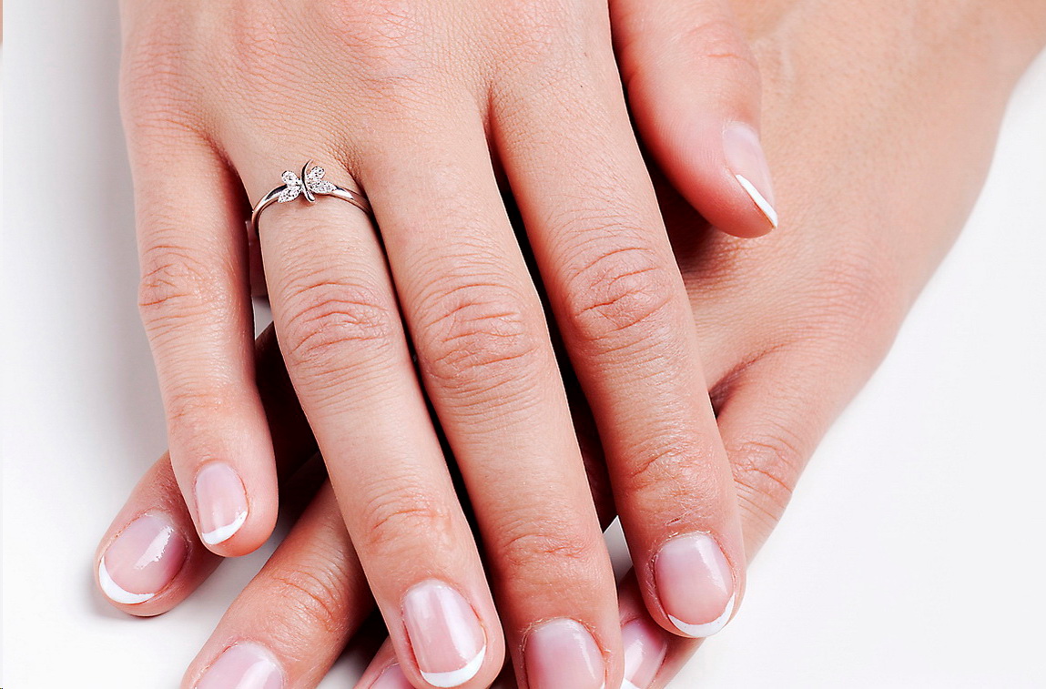 pierścionek motylek z białego złota z diamentem - obrazek 3