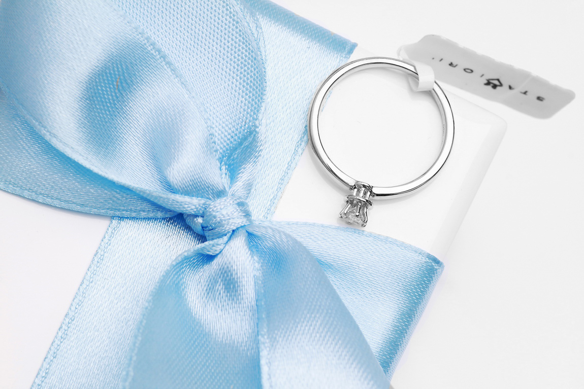 Piękny pierścionek zaręczynowy z diamentem 0.15ct - obrazek 8