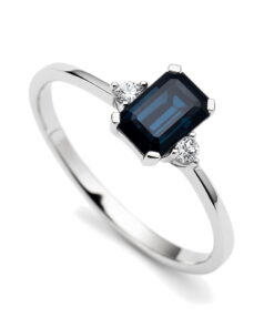 pierścionek z białego złota z szafirem i brylantami