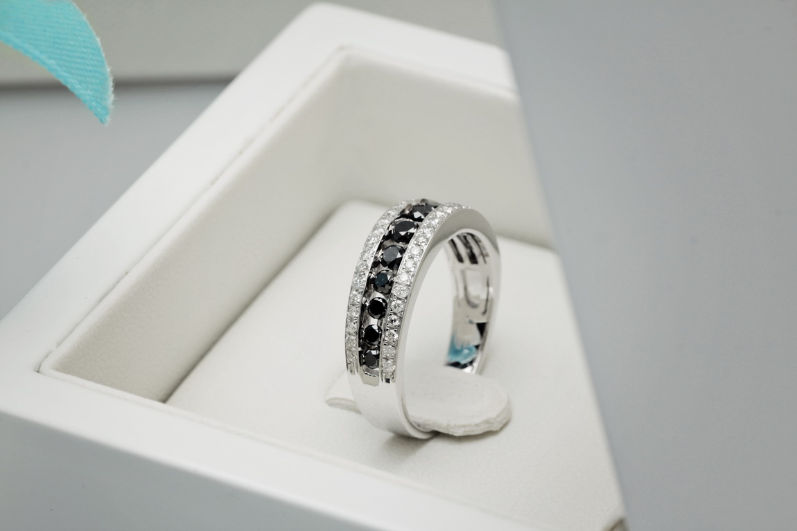 elegancki pierścionek z czarnymi i białymi diamentami - Obrázek 11