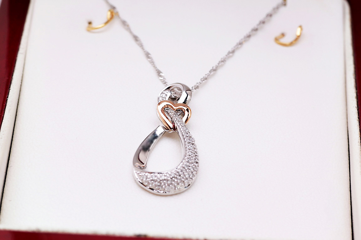 złoty wisiorek z brylantami w kształcie serca i nieskończoności - obrazek 10