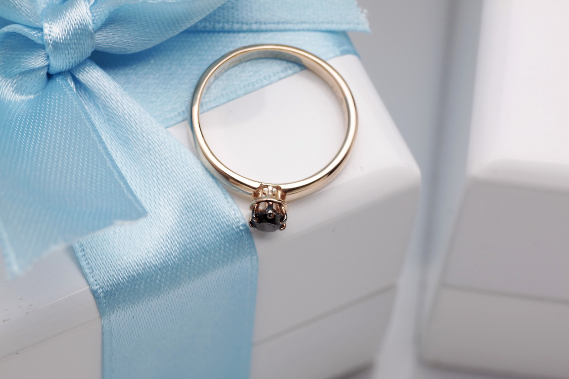 Pierścionek z czarnym diamentem 0,25ct w różowym złocie - obrazek 19