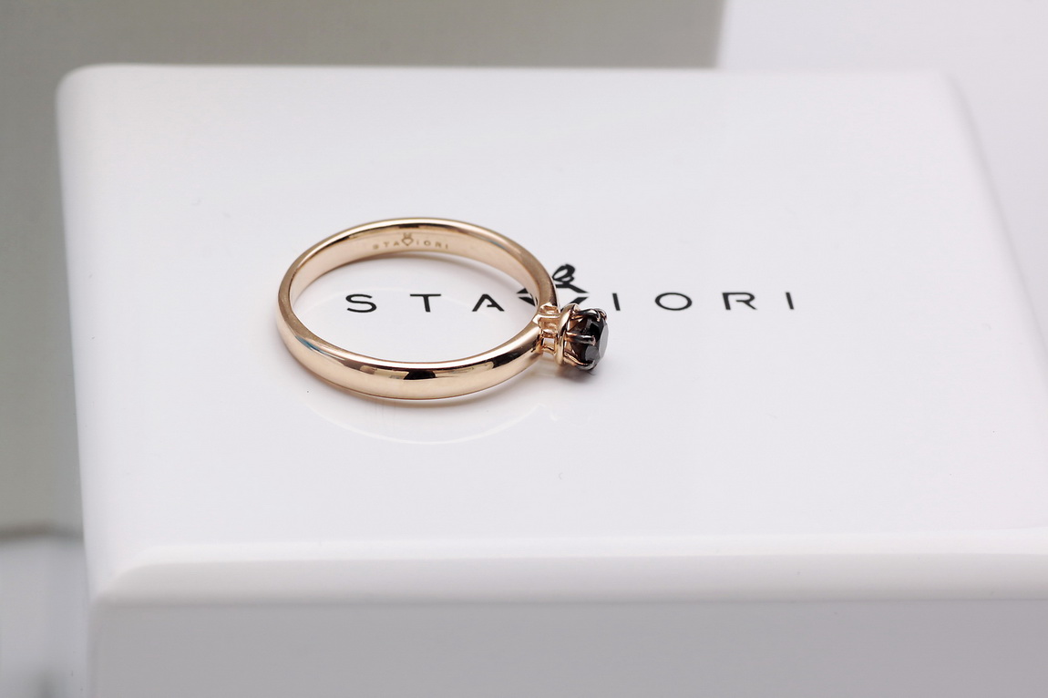 Pierścionek z czarnym diamentem 0,25ct w różowym złocie - obrazek 4