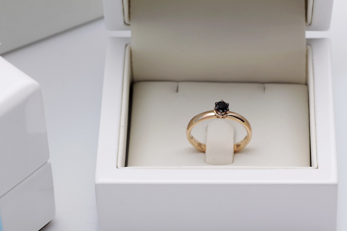 Pierścionek z czarnym diamentem 0,25ct w różowym złocie - obrazek 11