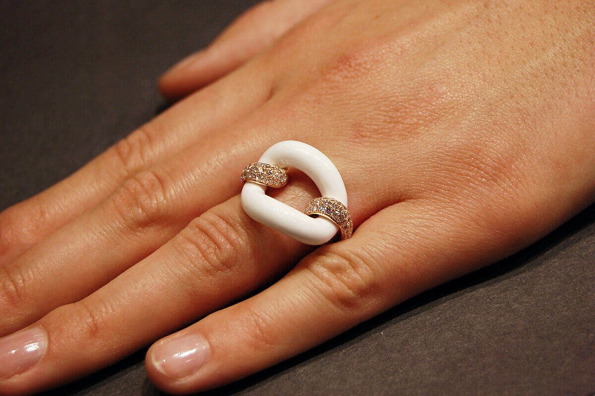 Exclusive | pierścionek z różowego złota 750 z białym agatem i brylantami – Bild 3