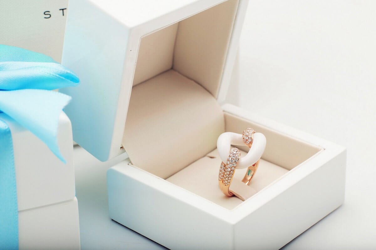 Exclusive | pierścionek z różowego złota 750 z białym agatem i brylantami – Bild 7