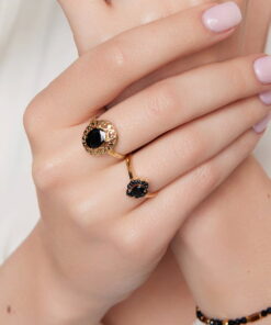 Alternatywny widok pierścionek ażurowy z czarną cyrkonią w złocie 333