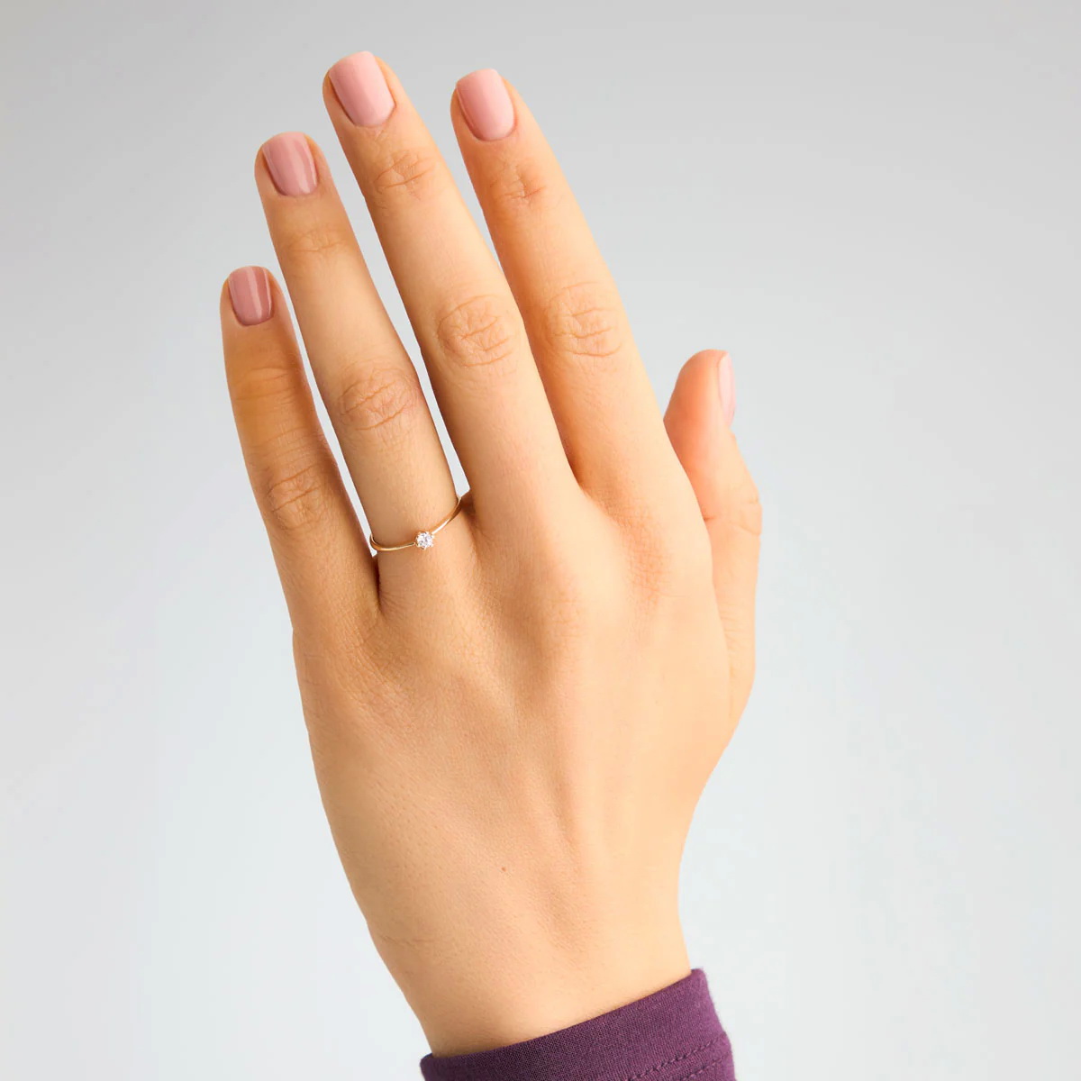 delikatny pierścionek z żółtego złota 333 z cyrkonią - Obrázek 3