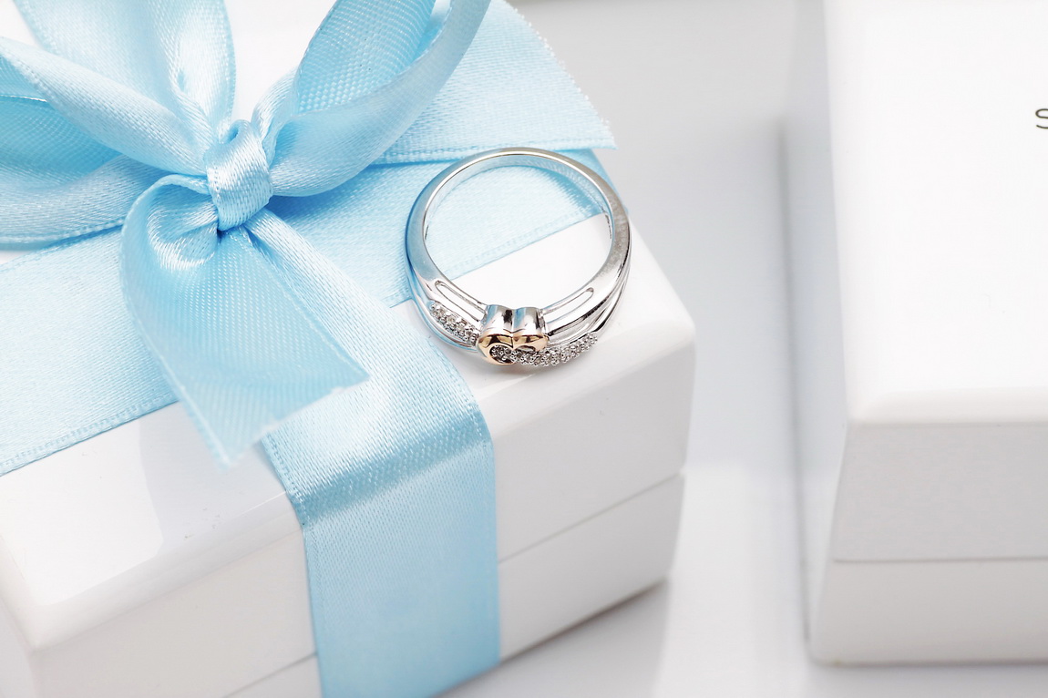 Pierścionek z diamentami w białym złocie i z różowym serduszkiem - Obrázek 9