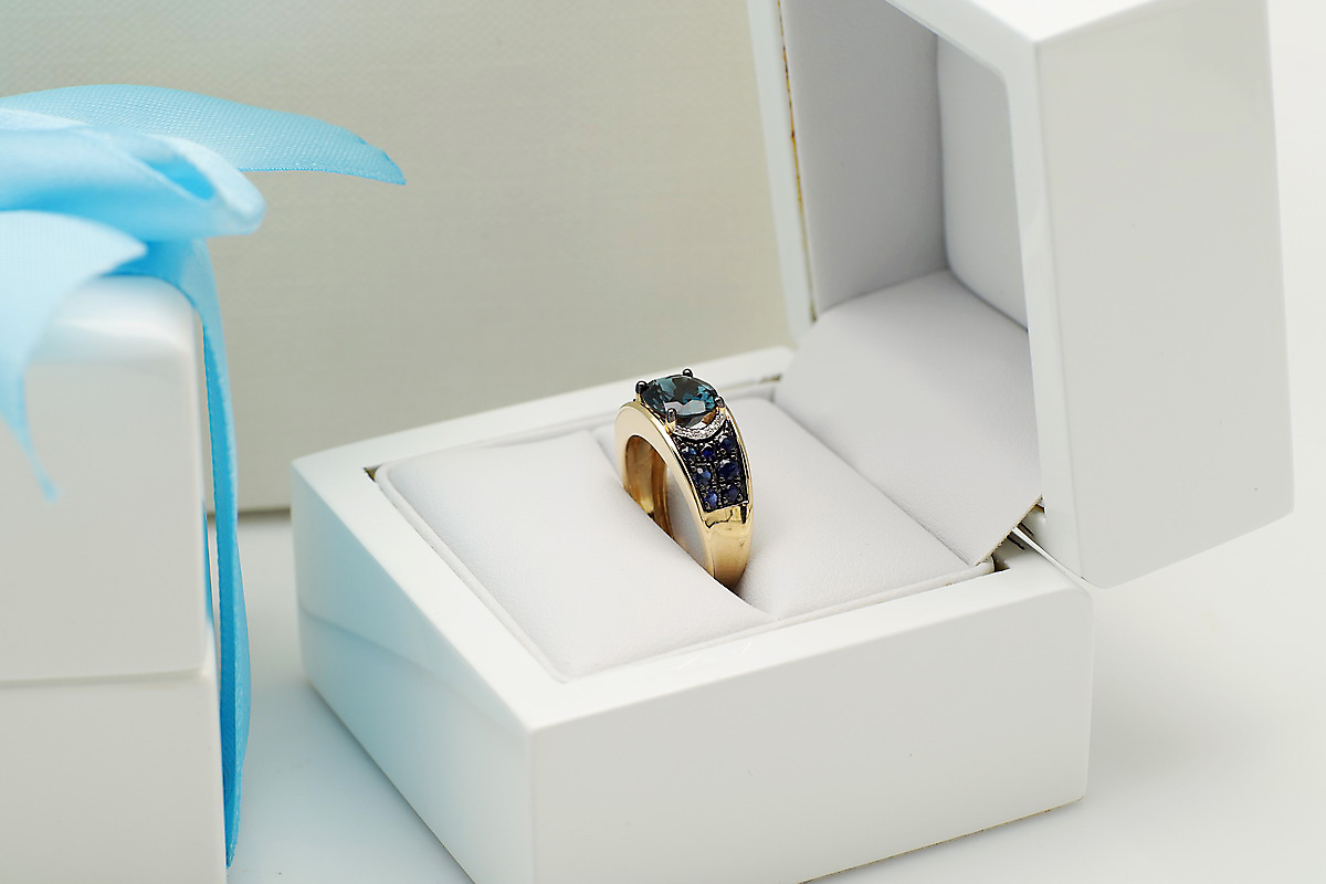 dostojny złoty pierścionek z topazem i szafirami – Bild 14