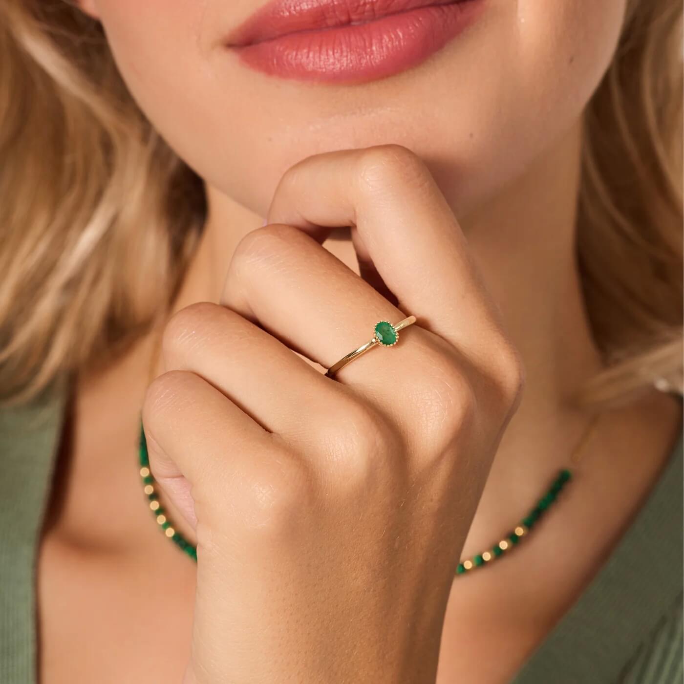 Pierścionek z żółtego złota ze szmaragdem 0,40ct PZC6664 - obrazek 3