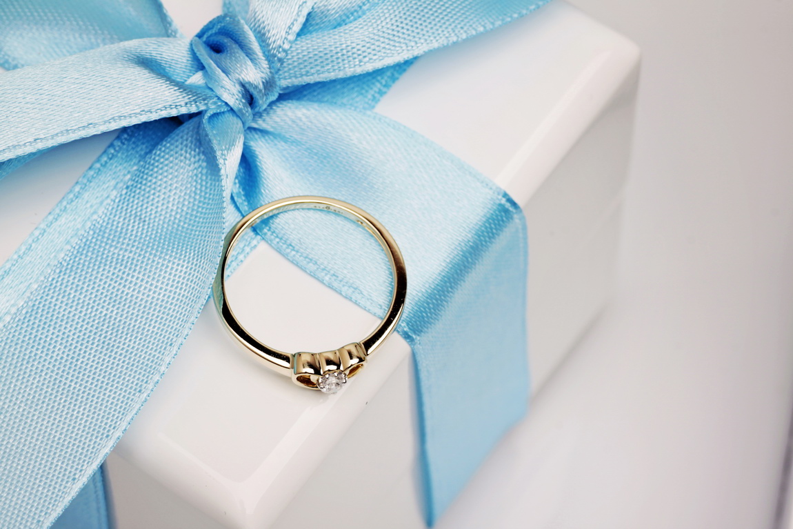 pierścionek z z białego lub żółtego złota - dwa serca z brylantem - Obrázek 14