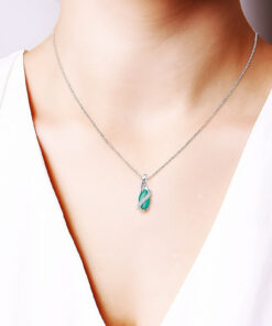 Alternatywny widok wisiorek z białego złota ze szmaragdem i diamentami