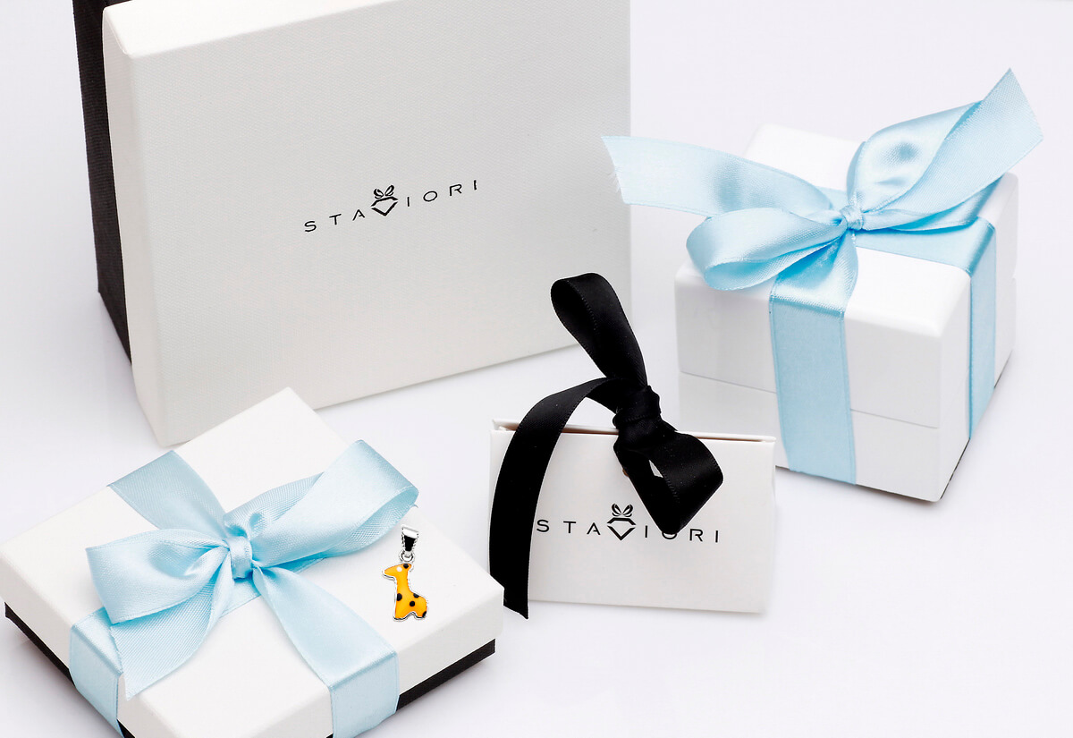 Srebrny wisiorek żyrafka dziecięcy z emalią w próbie srebra 925 - Obrázek 2