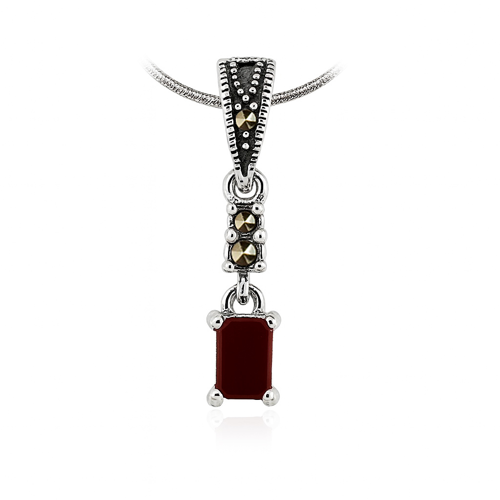 Srebrny wisiorek z markazytami i czerwonym agatem