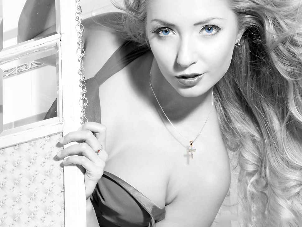 wisiorek krzyżyk złoto z brylantami i serduszkami – Bild 7