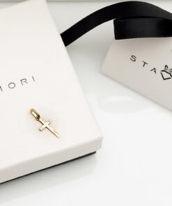 Alternatywny widok Złoty krzyżyk diamentowany na froncie, gładki z tyłu 0,585