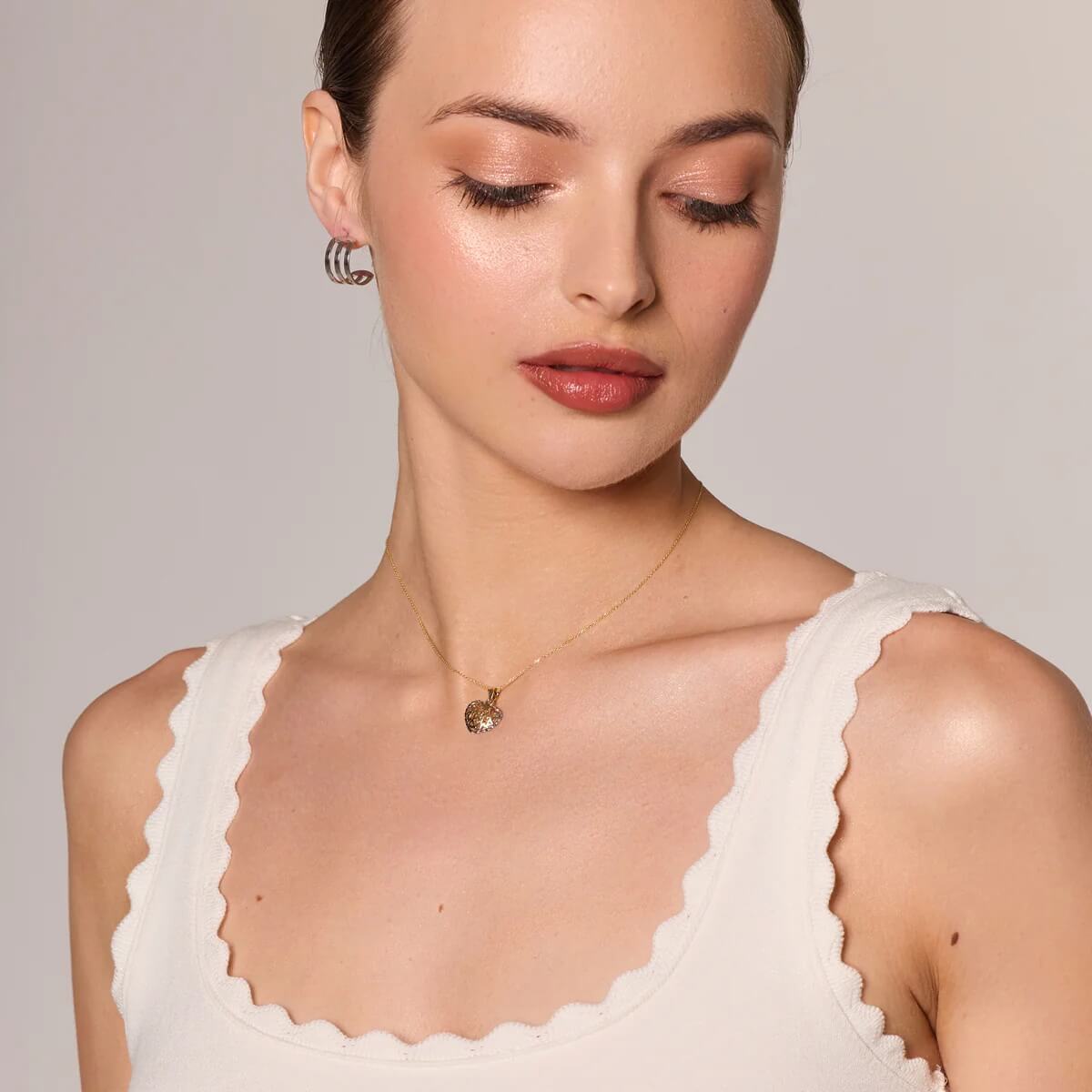 Ażurowy wisiorek serce z białego i żółtego złota 333 - obrazek 3