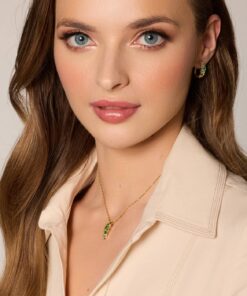 Alternativní pohled na Złoty śliczny wisiorek z kamieniami szlachetnymi odcienie zieleni