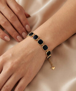 Alternatywny widok Srebrna pozłacana bransoletka z onyksem - BSC56440Y